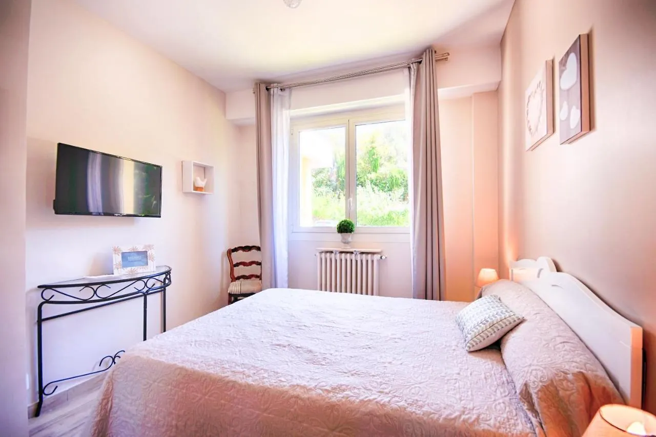 Residence Les Vertes Annees Juan-les-Pins Apartment
