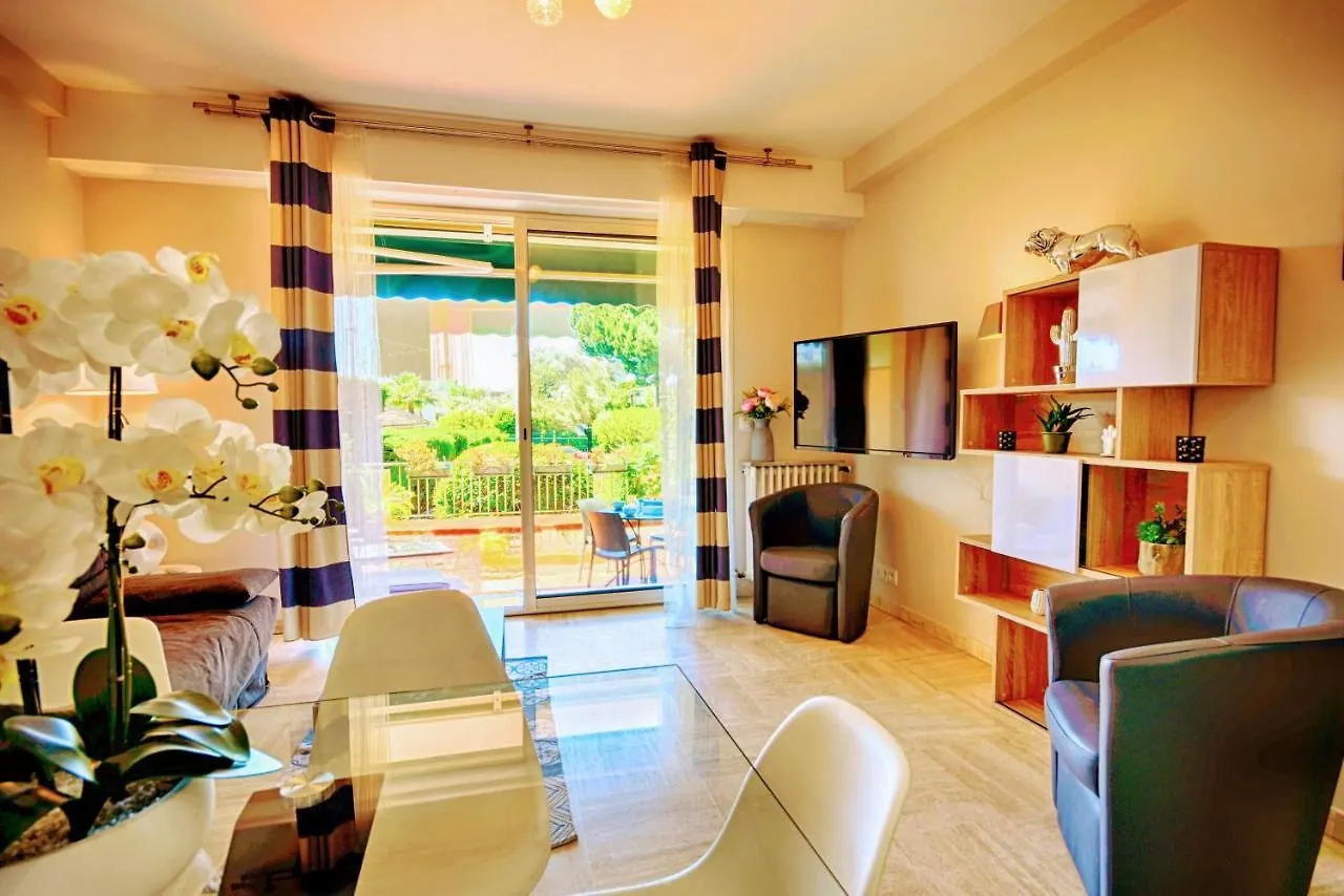 Residence Les Vertes Annees Juan-les-Pins Apartment