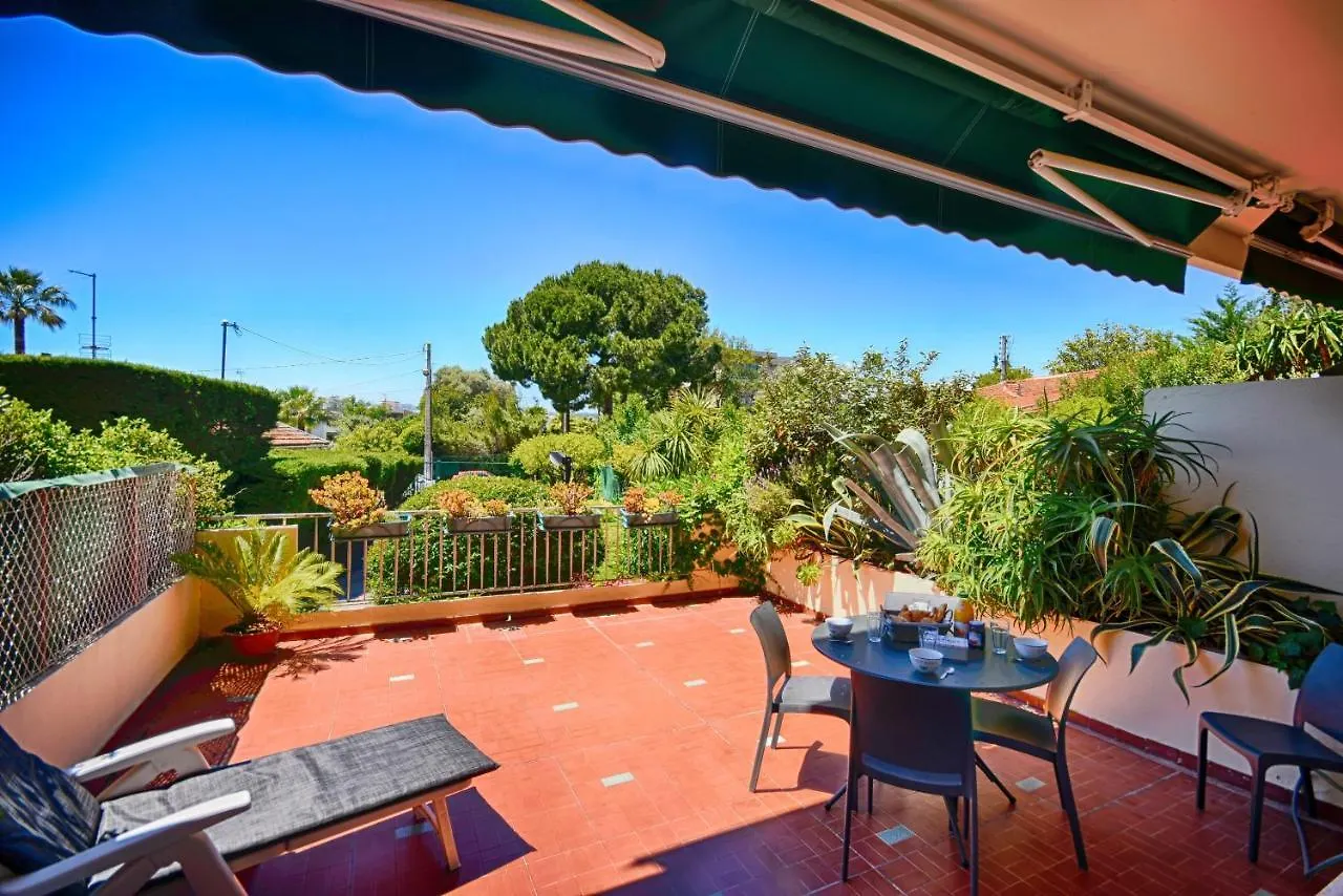 Residence Les Vertes Annees Juan-les-Pins Apartment