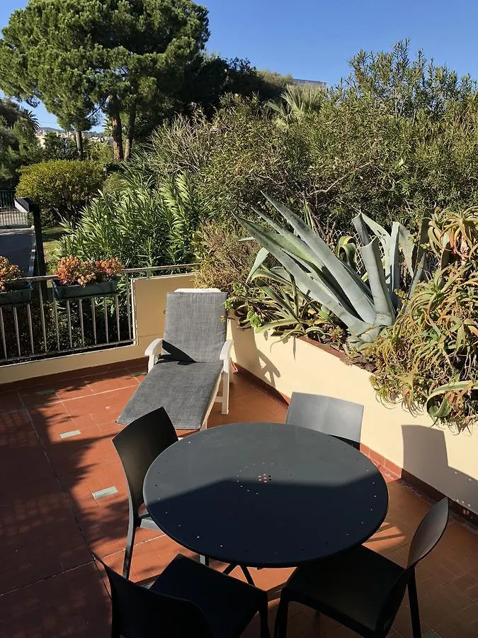 Apartment Residence Les Vertes Annees Juan-les-Pins France