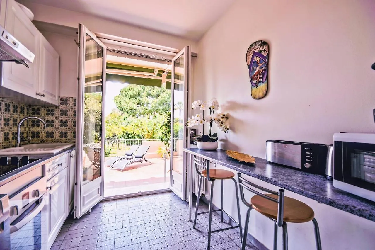 Residence Les Vertes Annees Juan-les-Pins Apartment